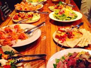 Y.MARKET BREWING KITCHEN�i���C�@�}�[�P�b�g�u���[�C���O�@�L�b�`���j�̗����Q