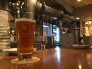 CRAFT BEER HOUSE molto!! �����X�i�����g�����X�j�̃J�E���^�[