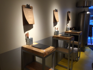 CRAFT BEER HOUSE molto!! �����X�i�����g�����X�j�̃e�[�u��