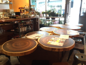 Brewpub Tetard Vallee�i�e�^�[�����@���j�̃e�[�u���Q