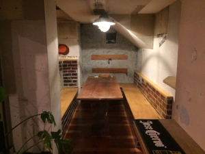 BEER BELLY�i�r�A�x���[�j�̃e�[�u��