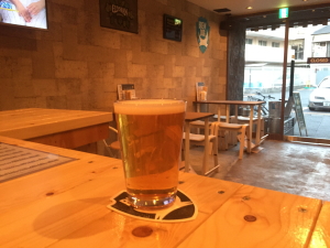 Craft Beer Spot Hathor�i�n�g�z���j�̃J�E���^�[�ƃN���t�g�r�[���Q