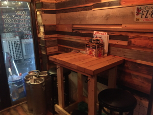 T.N.T. Craft Beer Pub & Bottle Shop�i�e�B�[.�G�k.�e�B�[�j�̓X��