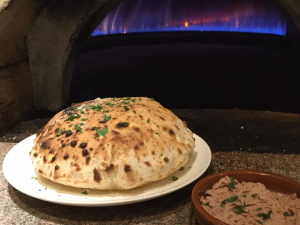 Via Lucca�i�r�A���b�J�j�̐Ί��ƃs�U