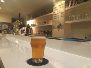 PUB karr�i�J�[�j�̃r�[���ƓX��