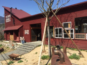 RISE��WIN BREWING�i���C�Y�A���h�E�B���u���[�C���O�j�̊O��