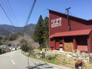 RISE��WIN BREWING�i���C�Y�A���h�E�B���u���[�C���O�j�̊Ŕ�