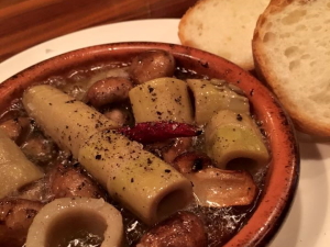 IRISH PUB AmontiLLado�i�A�����e�B���[�h�j�̗����Q